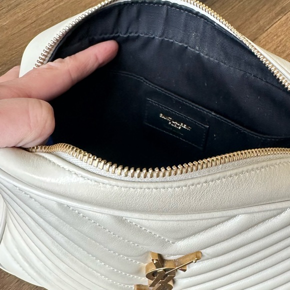 Saint Laurent
Lou Medium YSL Camera Bag with Pocket in Quilted Leather - Picture 8 of 10